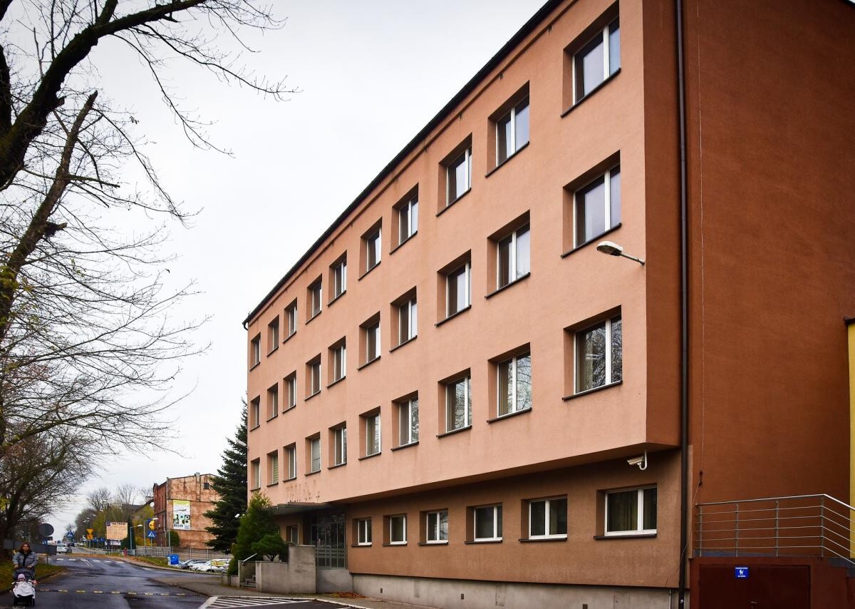 Budynek przy ul. Towarowej w Mikołowie stanie się nową siedzibą instytucji powiatowych. Trwają prace nad projektem przebudowy / fot. Aktualności Powiatu Mikołowskiego FB