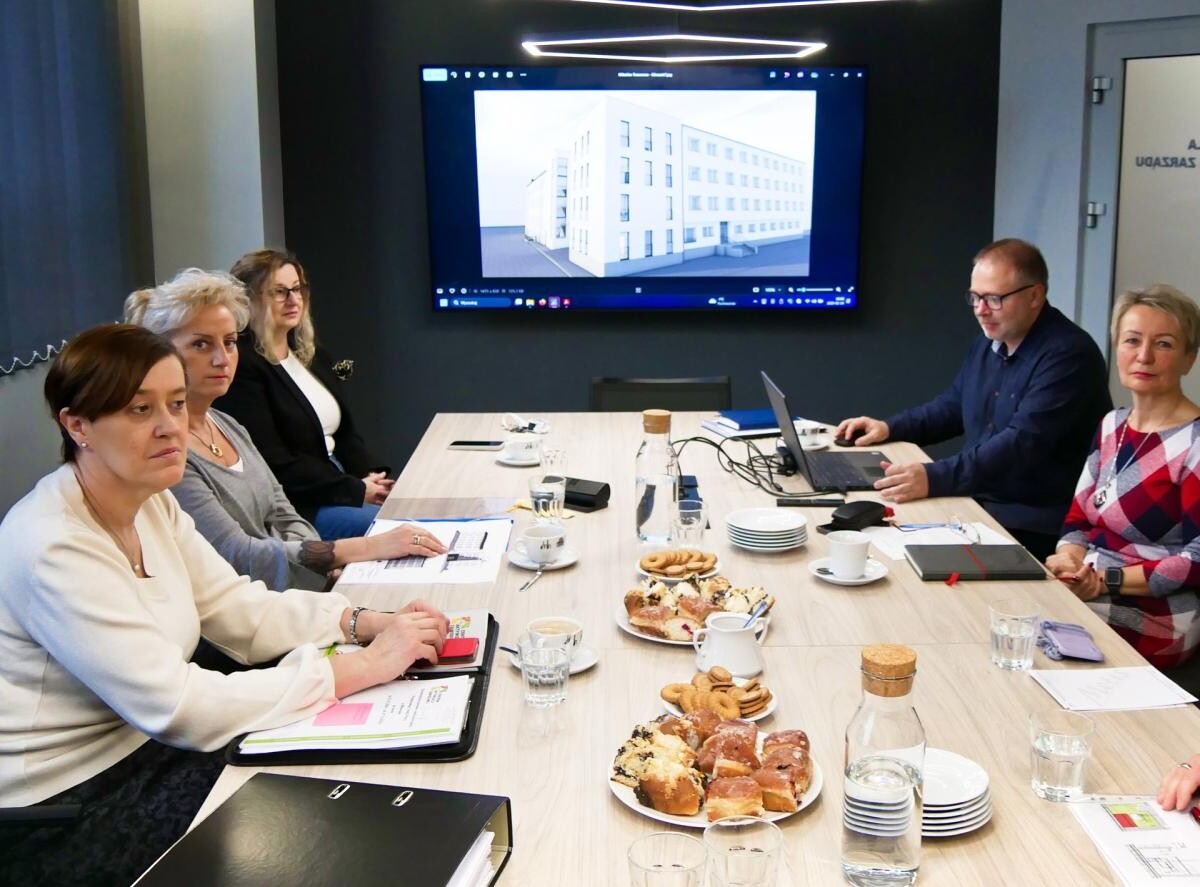 Budynek przy ul. Towarowej w Mikołowie stanie się nową siedzibą instytucji powiatowych. Trwają prace nad projektem przebudowy / fot. Aktualności Powiatu Mikołowskiego FB