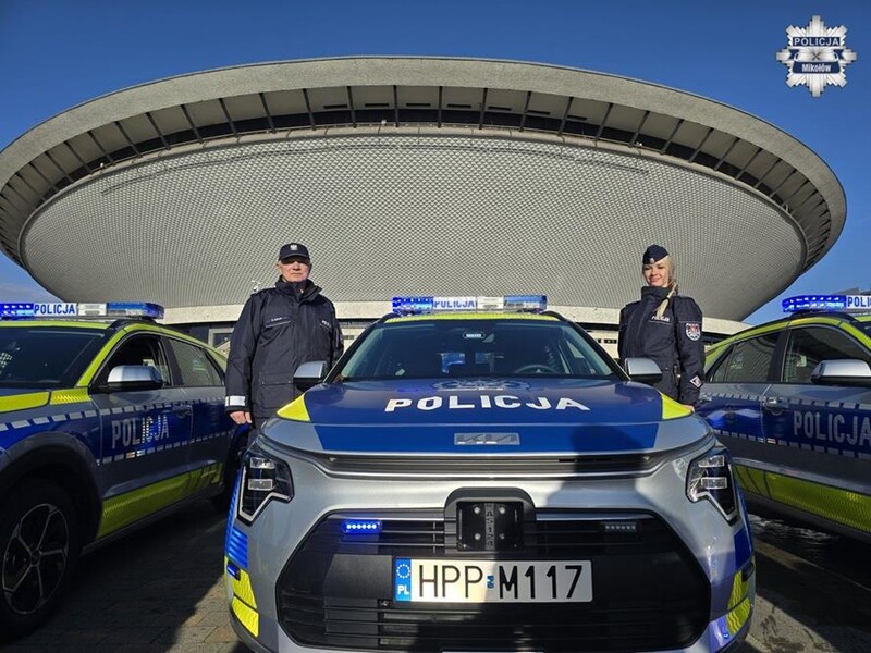 Nowy hybrydowy radiowóz Kia Niro wzmocnił mikołowską Policję