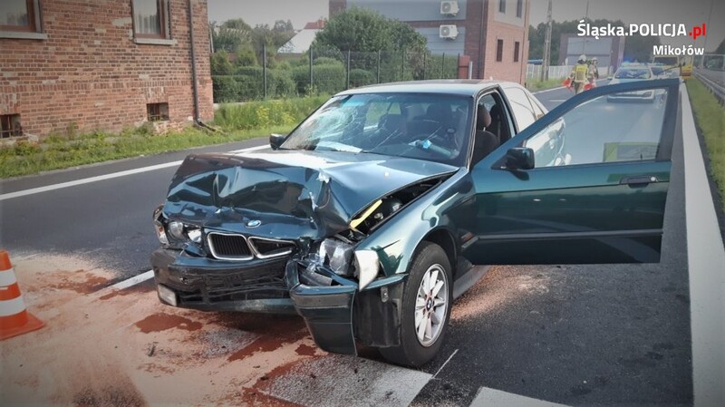 O krok od tragedii. Samochód uderzył w pieszych na krajowej "wiślance"