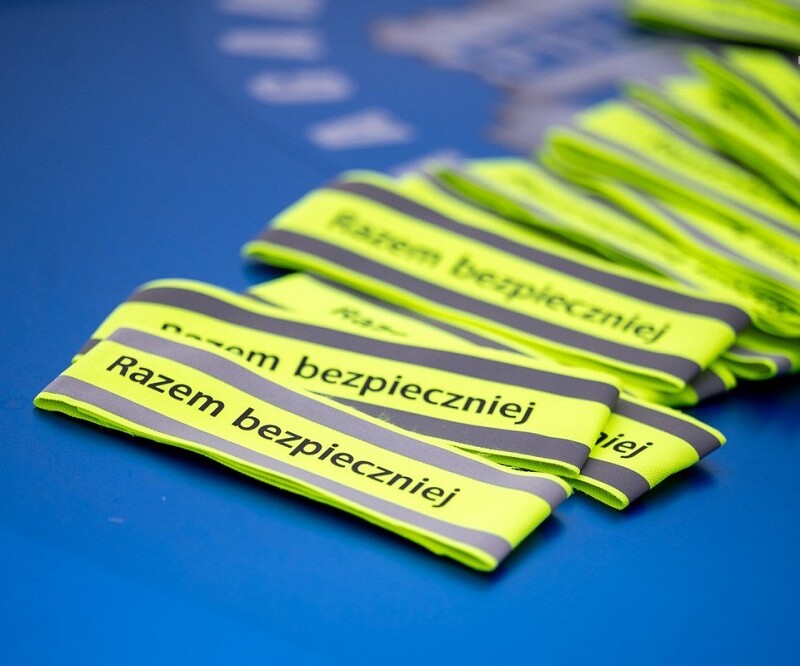 Odblaski – prosty sposób na bezpieczeństwo pieszych na drodze