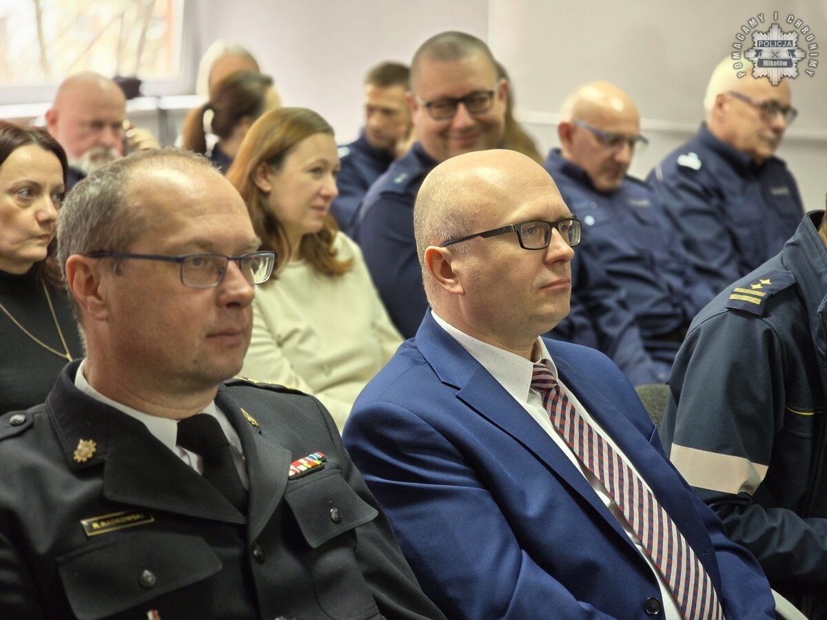 Policja w Mikołowie podsumowała 2024 rok podczas odprawy rocznej. Omówiono statystyki, wyzwania i priorytety na 2025 rok / fot. KPP Mikołów