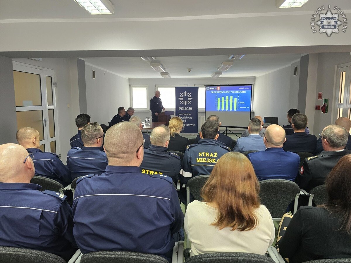 Policja w Mikołowie podsumowała 2024 rok podczas odprawy rocznej. Omówiono statystyki, wyzwania i priorytety na 2025 rok / fot. KPP Mikołów