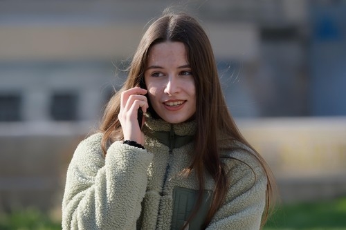 Piesi, pamiętajcie o zakazie korzystania z telefonów na przejściu!