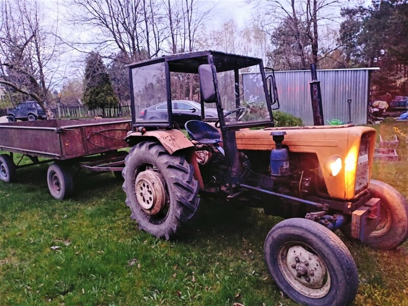 Pijany traktorzysta wjechał w płot