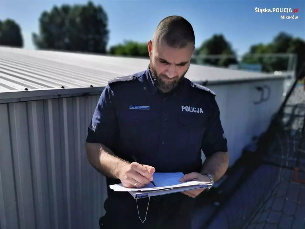Policjanci podczas obowiązkowych testów sprawnościowych / fot. KPP Mikołów