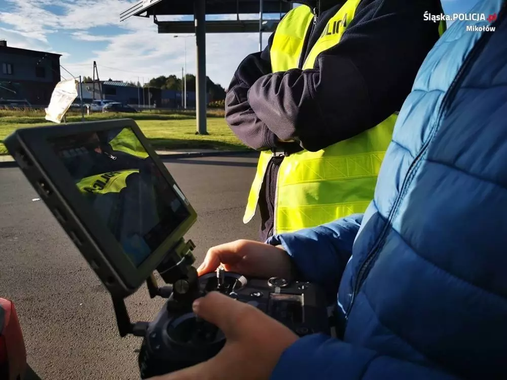 Policyjny dron obserwował zachowanie kierowców w Mikołowie / fot. KPP Mikołów