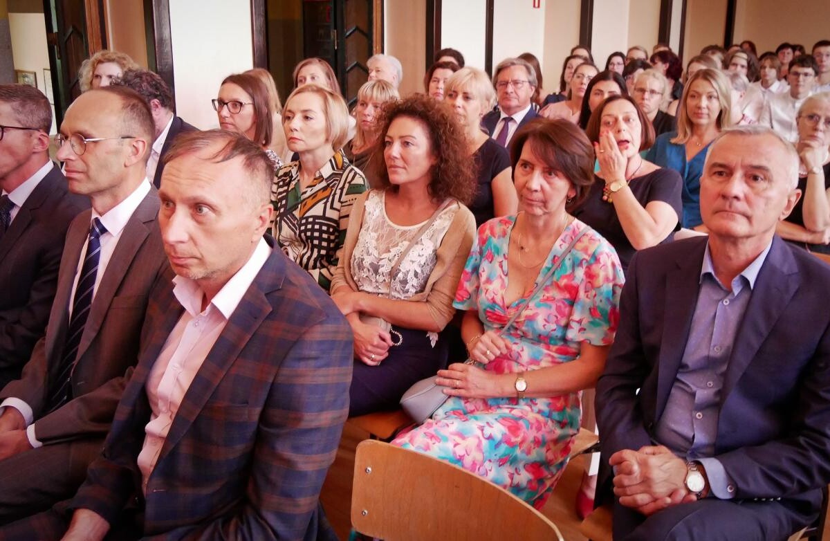 W I LO im. Karola Miarki w Mikołowie odbyła się powiatowa inauguracja roku szkolnego 2025/26 / fot. Aktualności Powiatu Mikołowskiego