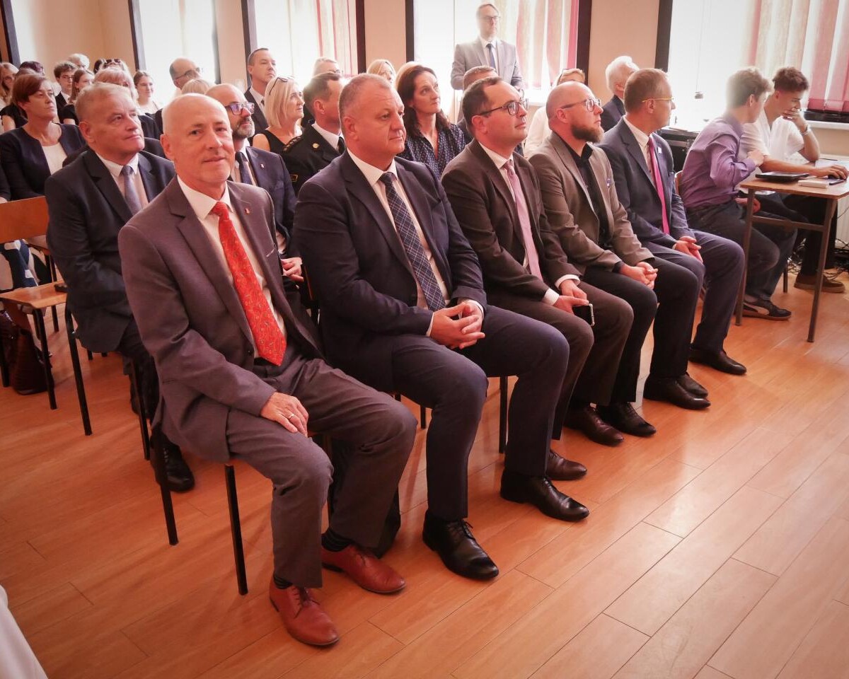 W I LO im. Karola Miarki w Mikołowie odbyła się powiatowa inauguracja roku szkolnego 2025/26 / fot. Aktualności Powiatu Mikołowskiego