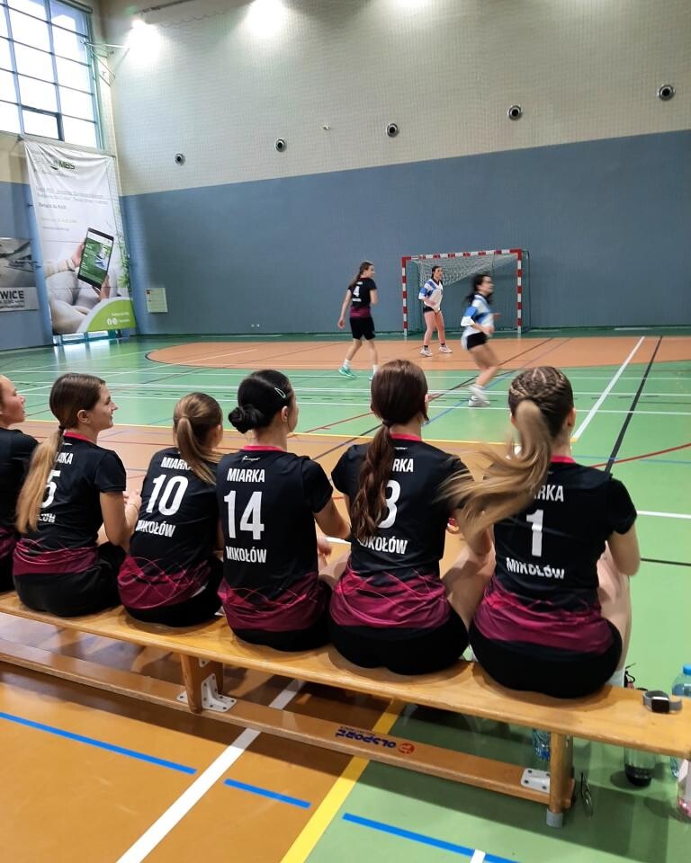 Powiatowe Zawody Koszykówki w Łaziskach Górnych zakończone. Sprawdź, które szkoły zwyciężyły i jak przebiegała sportowa rywalizacja wśród młodzieży / fot. Aktualności Powiatu FB