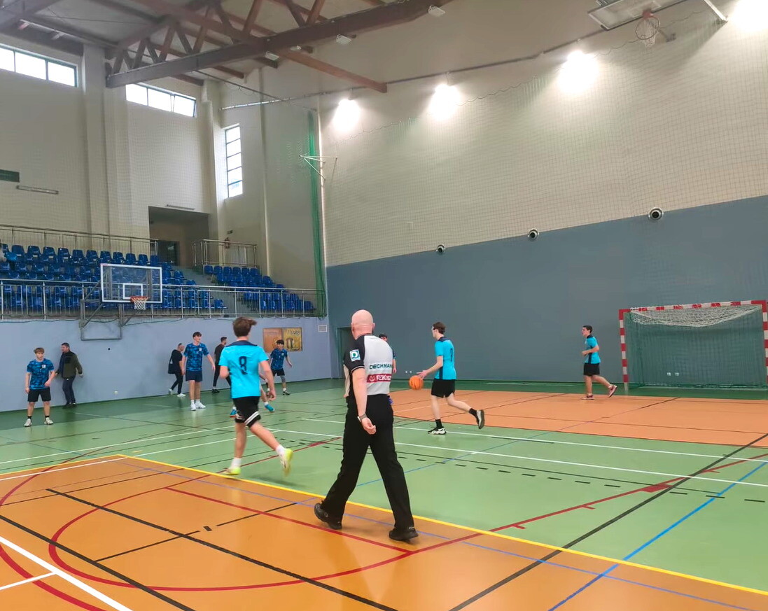 Powiatowe Zawody Koszykówki w Łaziskach Górnych zakończone. Sprawdź, które szkoły zwyciężyły i jak przebiegała sportowa rywalizacja wśród młodzieży / fot. Aktualności Powiatu FB