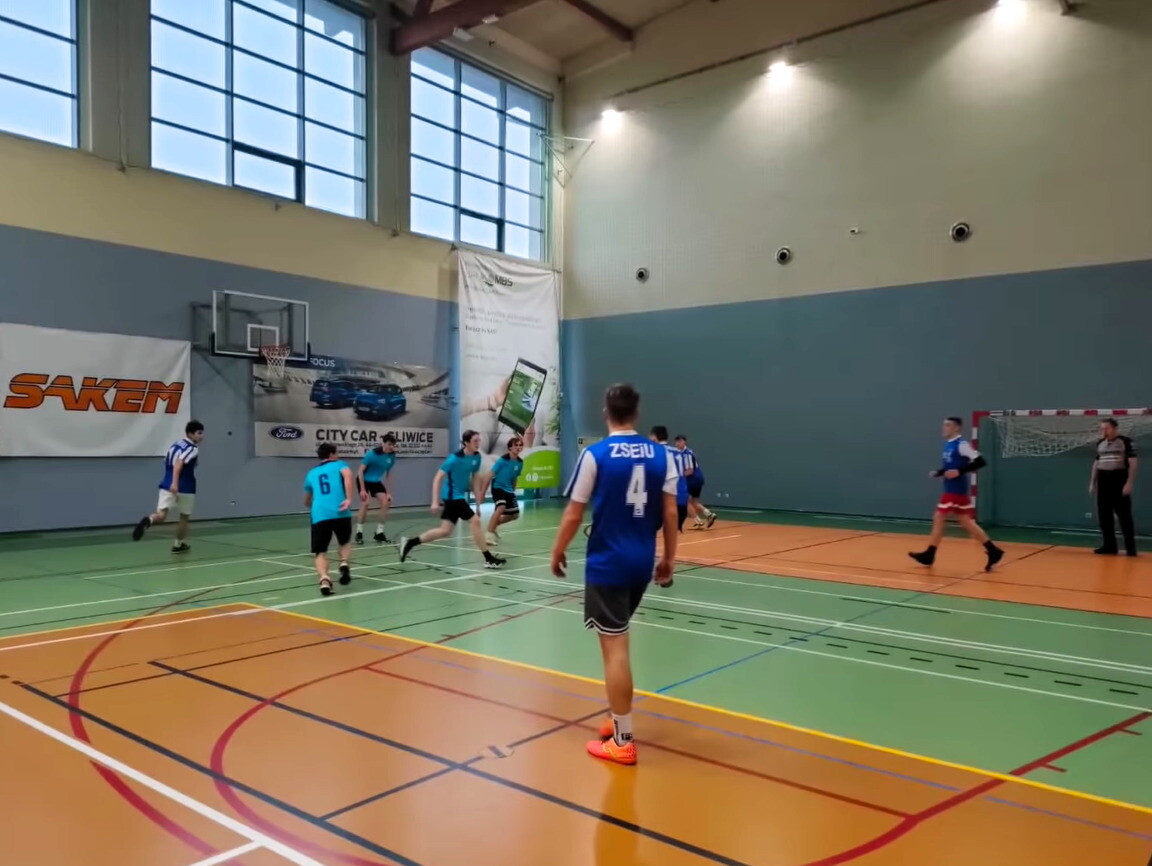 Powiatowe Zawody Koszykówki w Łaziskach Górnych zakończone. Sprawdź, które szkoły zwyciężyły i jak przebiegała sportowa rywalizacja wśród młodzieży / fot. Aktualności Powiatu FB