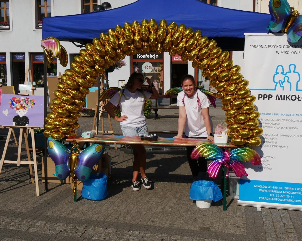 W sobotę, 7 września, mikołowski rynek wypełnił się tłumem osób, które przybyły, by wziąć udział w pierwszym Powiatowym Dniu Zdrowia Psychicznego / fot. Aktualności Powiatu Mikołowskiego FB