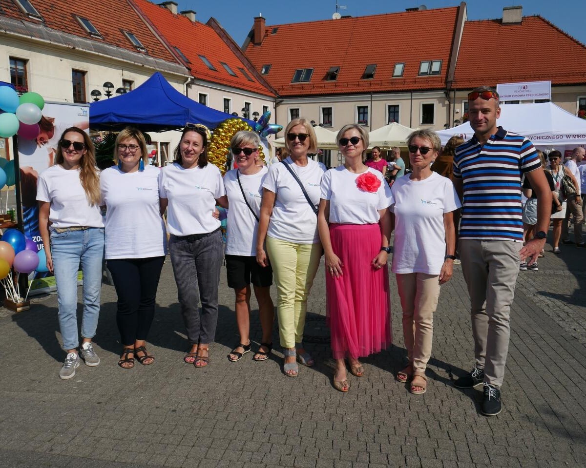 W sobotę, 7 września, mikołowski rynek wypełnił się tłumem osób, które przybyły, by wziąć udział w pierwszym Powiatowym Dniu Zdrowia Psychicznego / fot. Aktualności Powiatu Mikołowskiego FB
