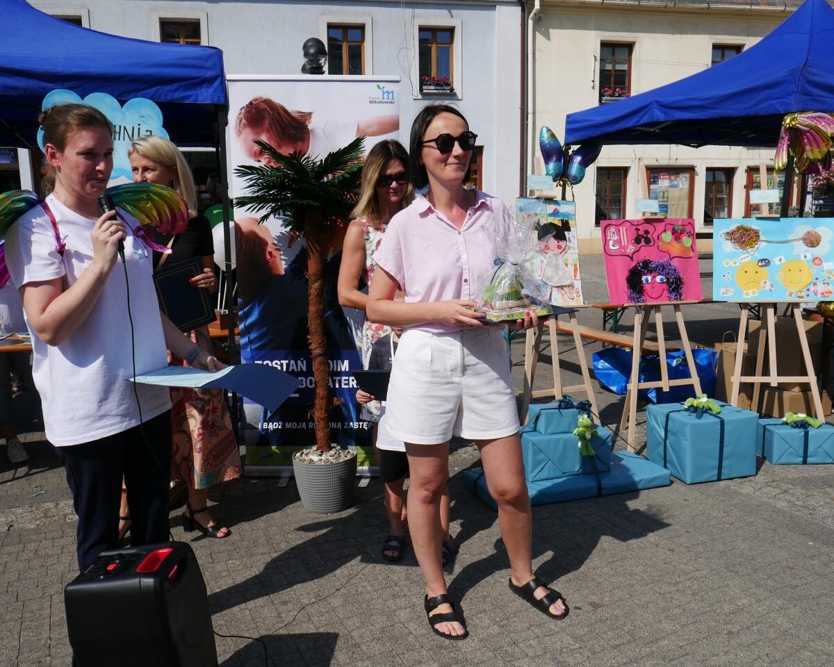 W sobotę, 7 września, mikołowski rynek wypełnił się tłumem osób, które przybyły, by wziąć udział w pierwszym Powiatowym Dniu Zdrowia Psychicznego / fot. Aktualności Powiatu Mikołowskiego FB