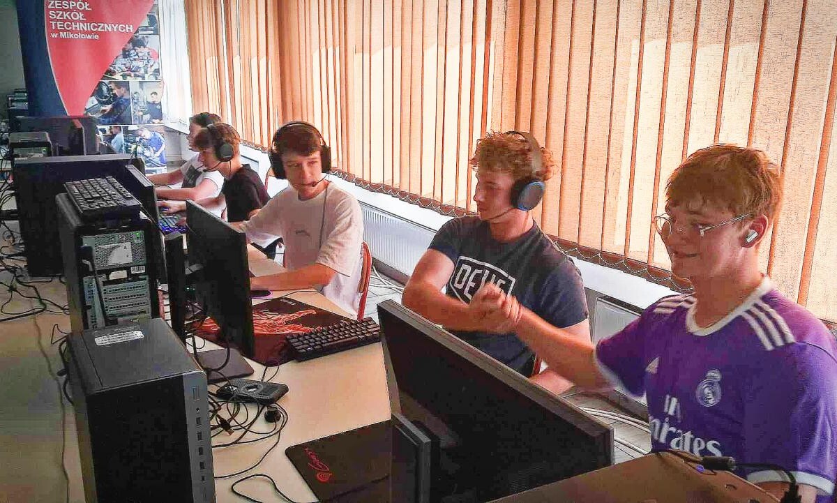 Wielkie emocje, świetna zabawa i niesamowita rywalizacja - tak można podsumować powiatowy turniej e-sportowy szkół ponadpodstawowych w grze Counter-Strike 2 / fot.  ZST Mikołów, I LO Mikołów
