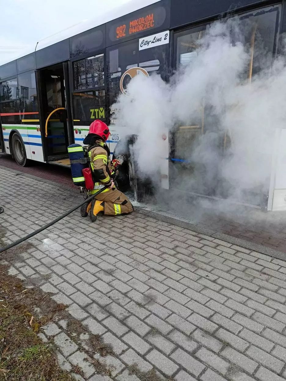 Pożar autobusu na DK44! Występowały utrudnienia w ruchu drogowym / fot. Wydział Ruchu Drogowego Policja Mikołów