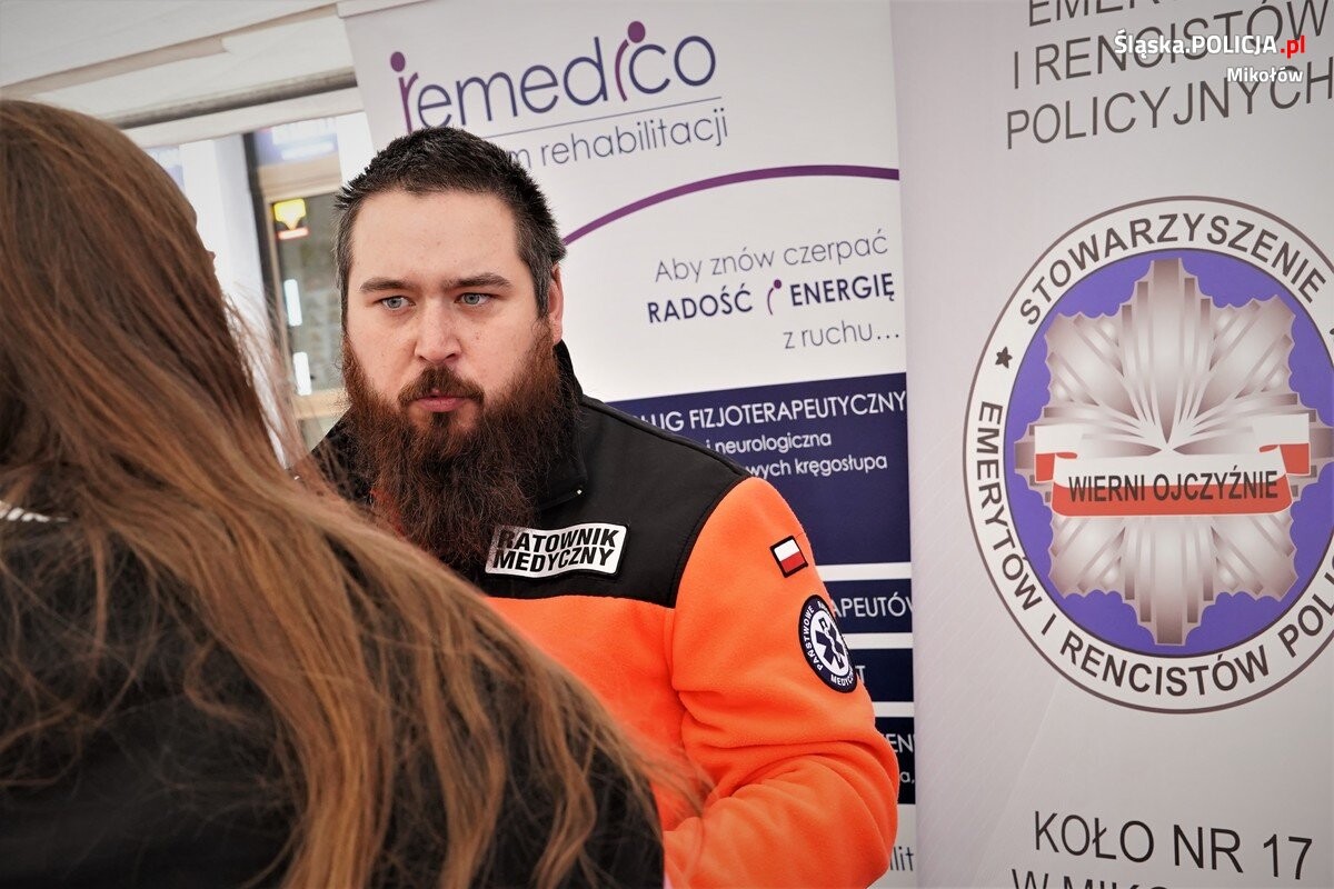 W sobotnie przedpołudnie na mikołowskim rynku odbyła się impreza w ramach profilaktycznej kampanii "Różowy Mikołów"/ fot. KPP Mikołów