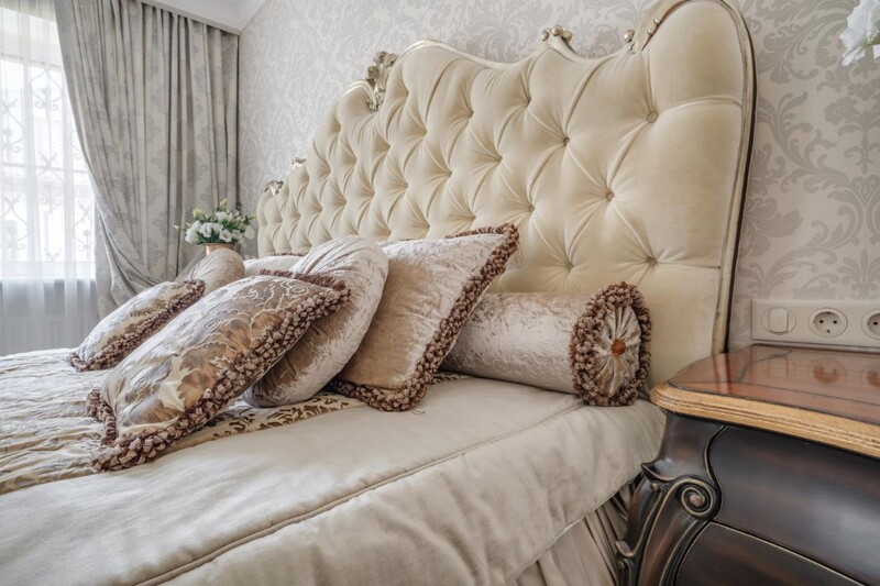Styl i komfort – eleganckie łóżka tapicerowane w Twojej sypialni