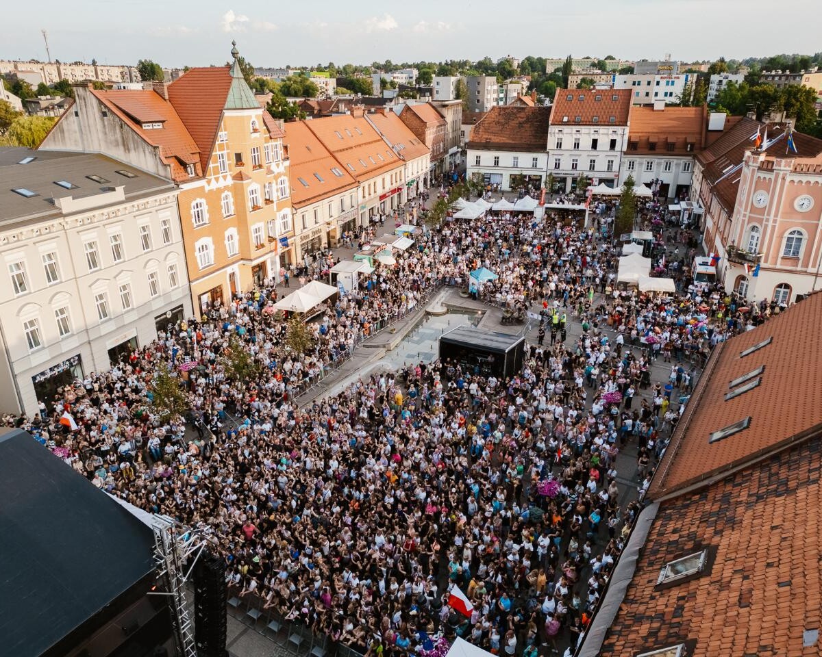 Wczoraj, 9 czerwca, w Mikołowie odbyło się coroczne święto miasta, które przyciągnęło tłumy mieszkańców na Rynek / fot. Birdabo Studio