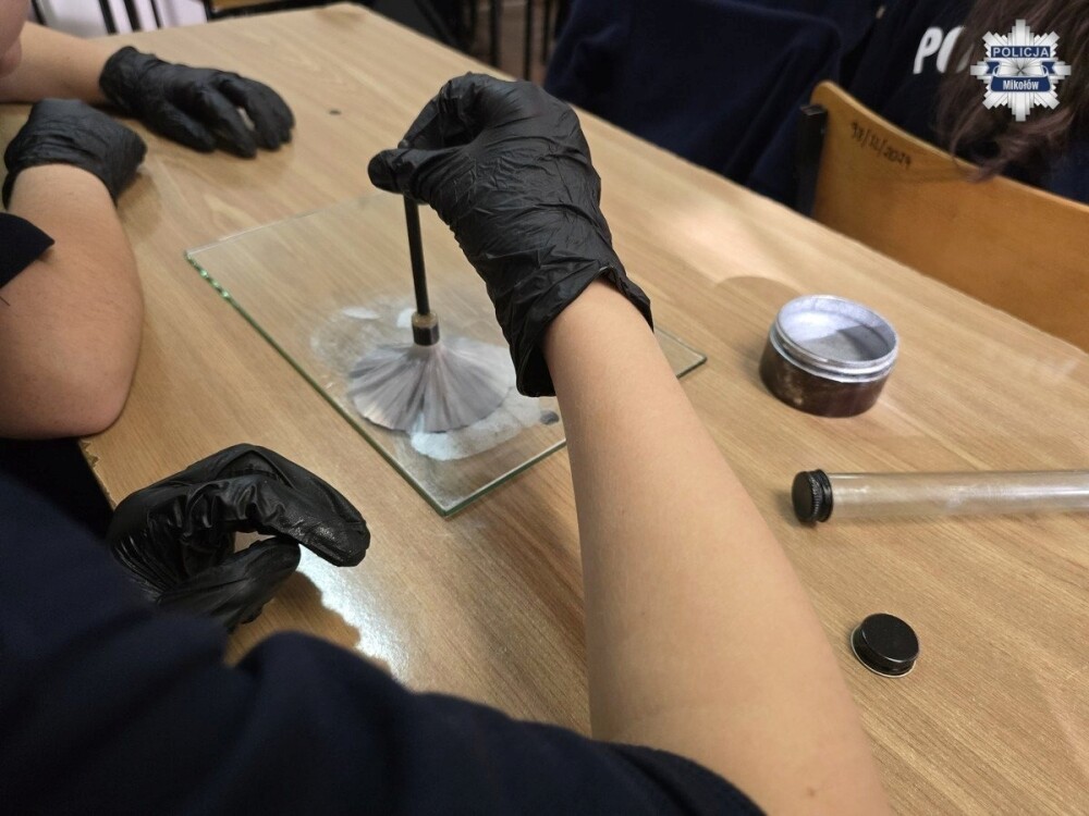 Technicy kryminalistyki w Łaziskach Górnych. Uczniowie spróbowali swoich sił