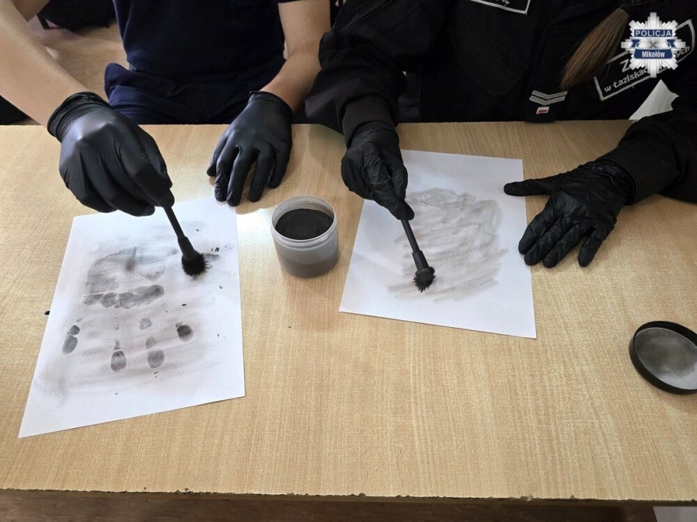 Technicy kryminalistyki w Łaziskach Górnych. Uczniowie spróbowali swoich sił