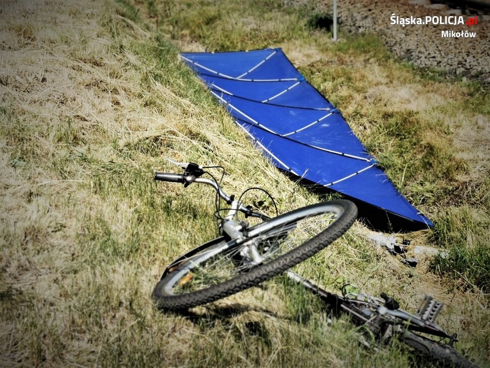 Policjanci z mikołowskiej komendy wyjaśniają okoliczności wypadku drogowego, do którego doszło na oznakowanym przejeździe kolejowym w jednej z dzielnic Orzesza.