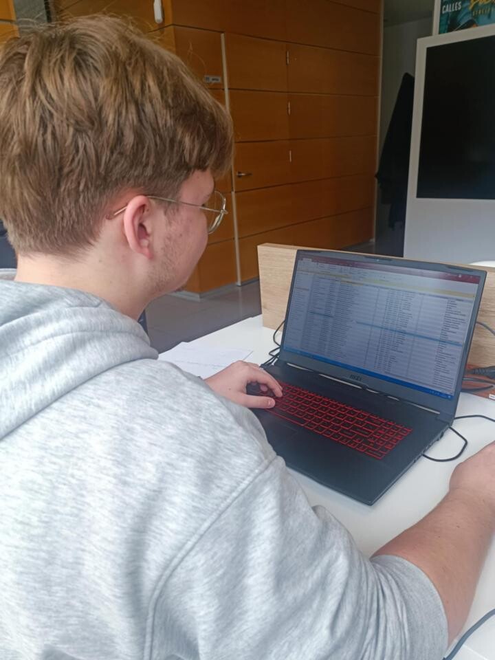 Grupa uczniów Zespołu Szkół Technicznych w Mikołowie odbywa praktyki zawodowe w Hiszpanii w ramach programu Erasmus+ / fot. Aktualności Powiatu Mikołowskiego