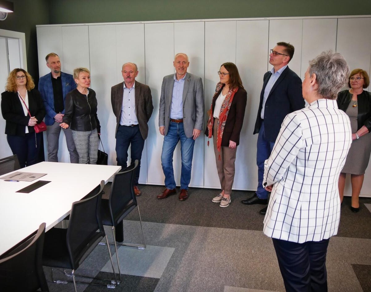 15 kwietnia w Zespole Szkół Technicznych w Mikołowie została podpisana umowa o współpracę z firmą Kirchhoff Polska Sp. z o.o / fot. Aktualności Powiatu Mikołowskiego FB