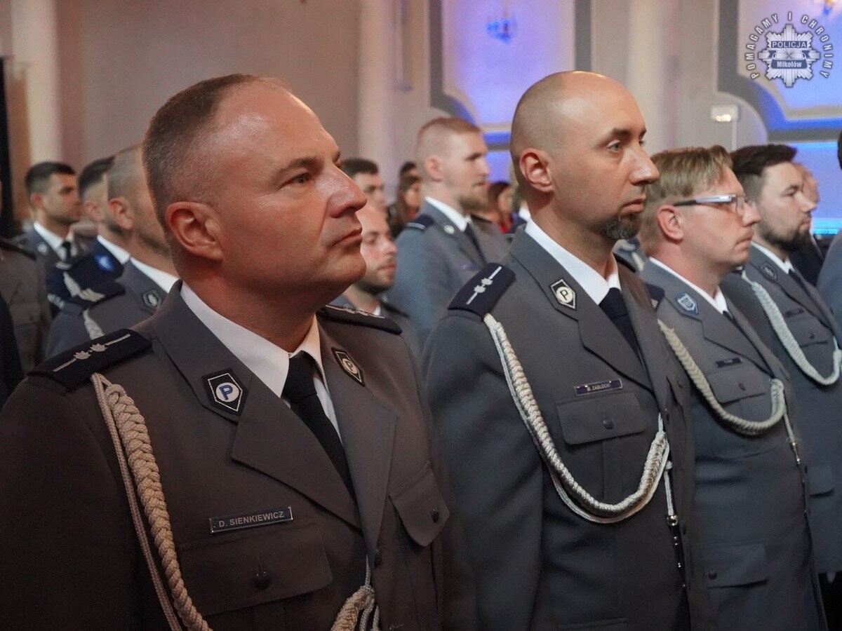 Uroczysta zbiórka z okazji Święta Policji odbyła się w MDK Mikołów / fot. KPP Mikołów