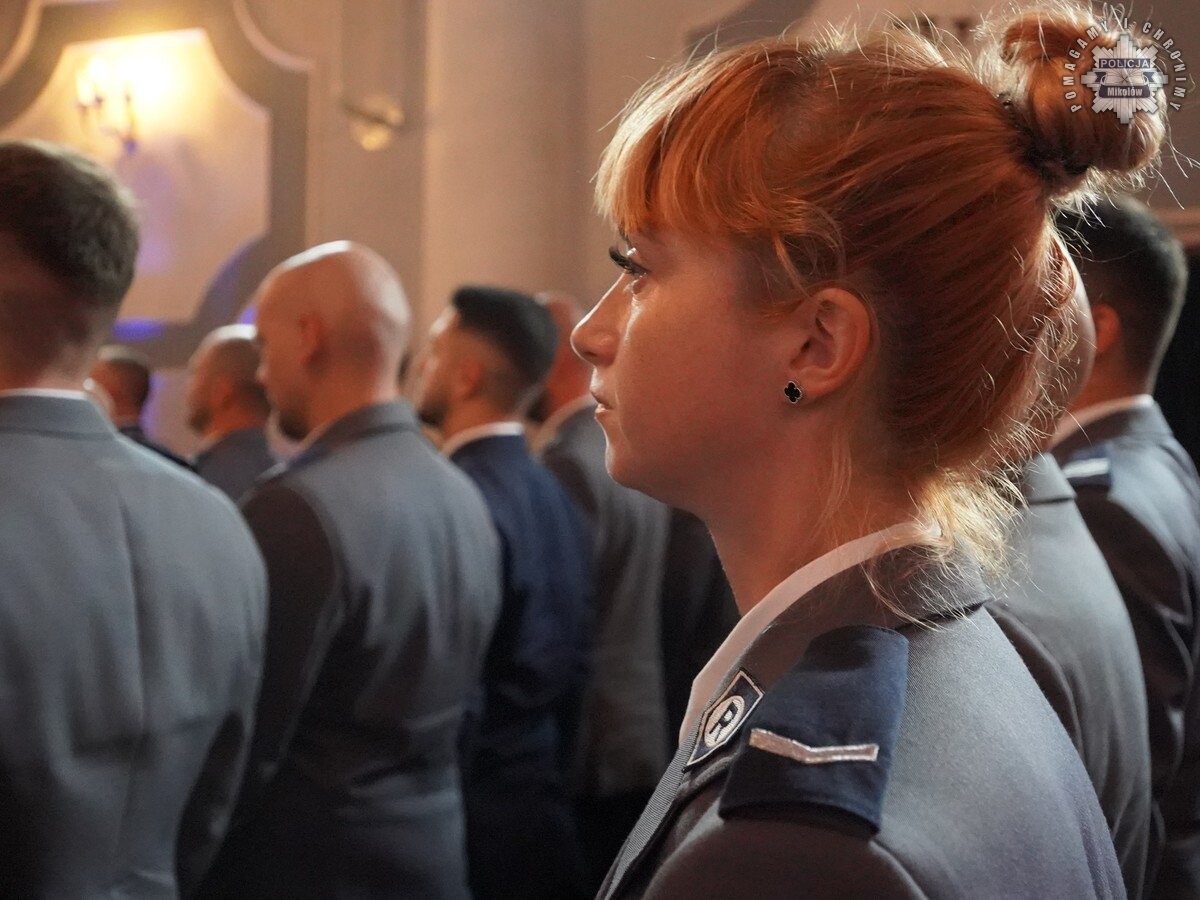 Uroczysta zbiórka z okazji Święta Policji odbyła się w MDK Mikołów / fot. KPP Mikołów