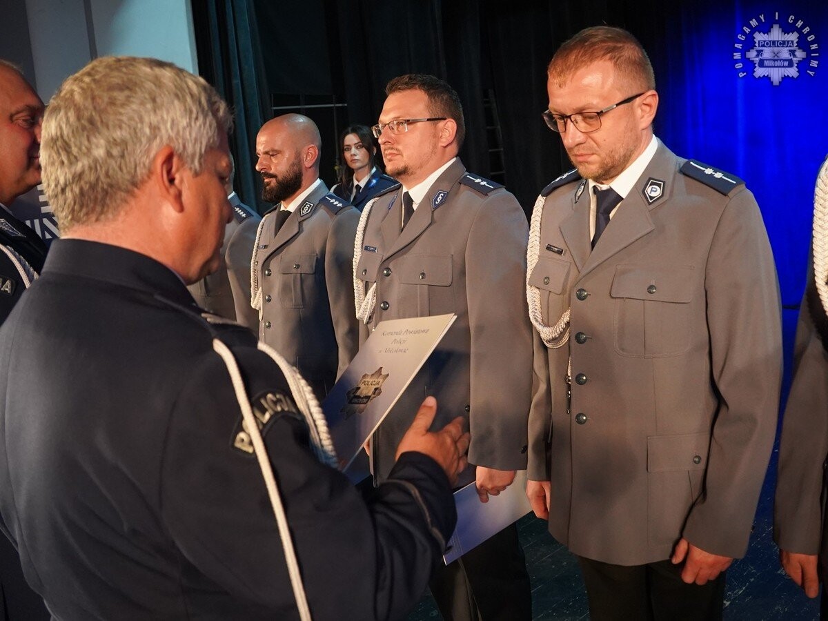 Uroczysta zbiórka z okazji Święta Policji odbyła się w MDK Mikołów / fot. KPP Mikołów