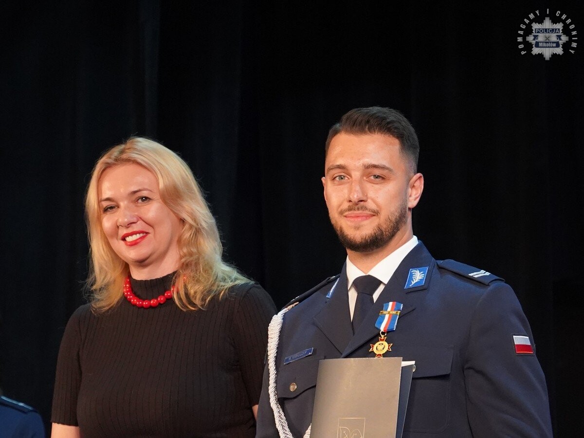 Uroczysta zbiórka z okazji Święta Policji odbyła się w MDK Mikołów / fot. KPP Mikołów