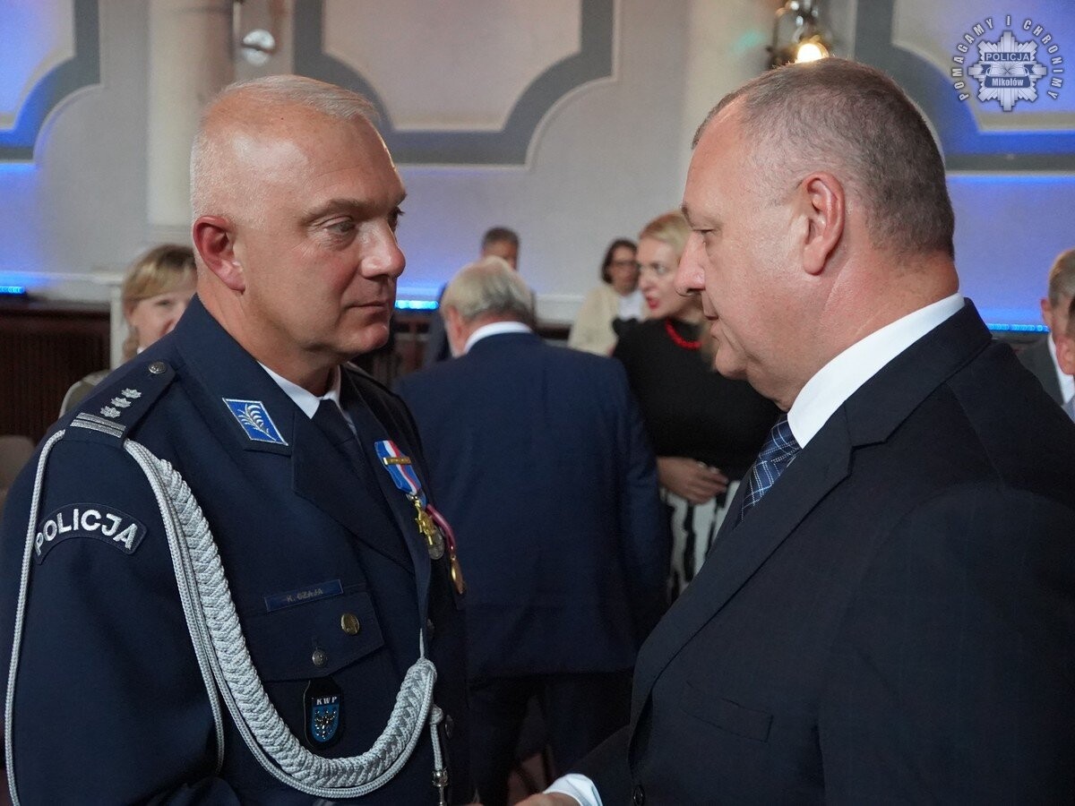 Uroczysta zbiórka z okazji Święta Policji odbyła się w MDK Mikołów / fot. KPP Mikołów