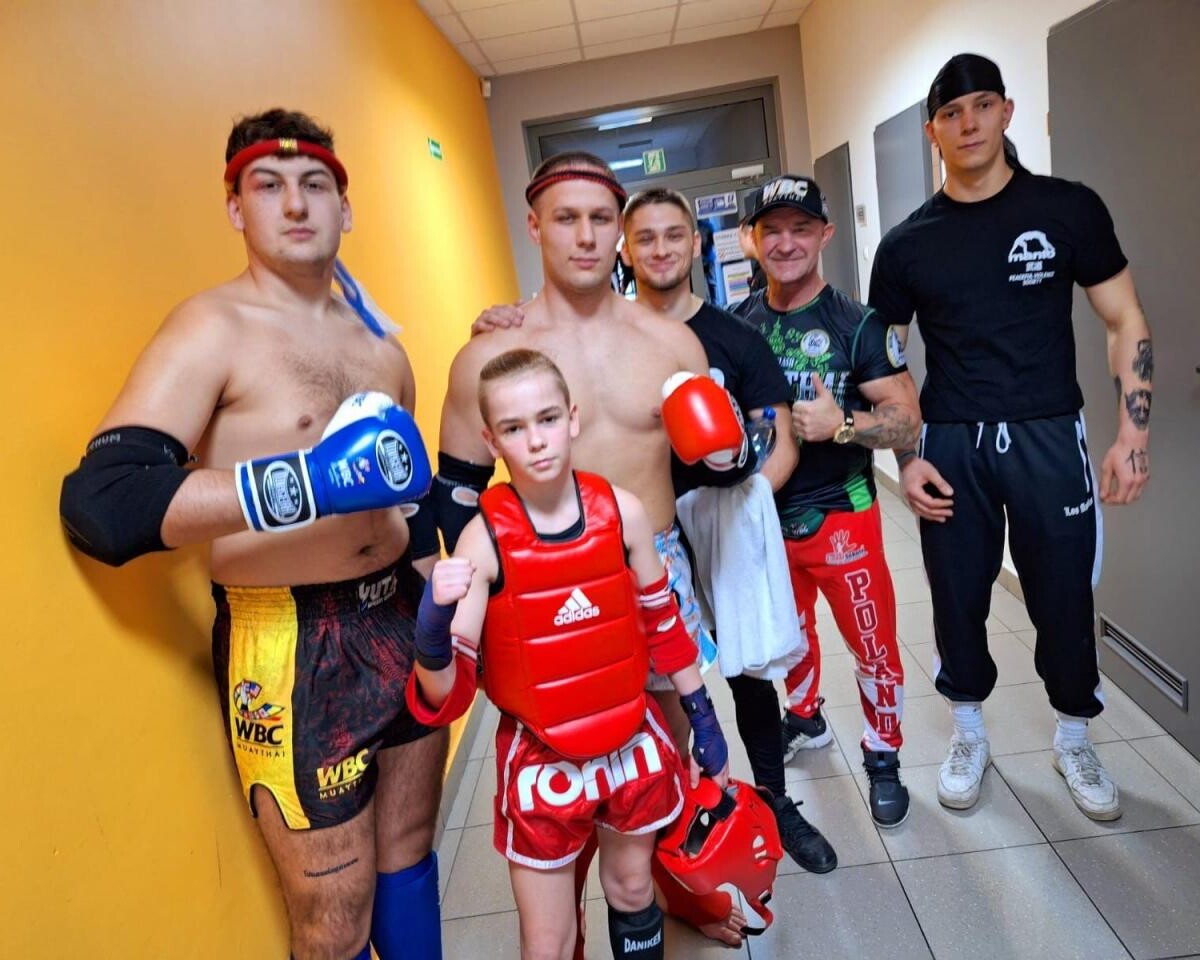 W sobotę tj. 16 marca br. w Hali Sportowej MOSiR odbyła się VI Charytatywna Gala Kickboxingu dla Adriana i Darka, którzy cierpią na bardzo poważne schorzenia / fot. Flash K1 Mikołów