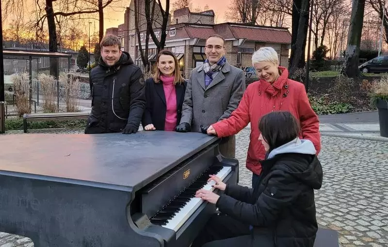 W Mikołowie pojawił się całoroczny fortepian. To realizacja projektu BO z 2021 roku