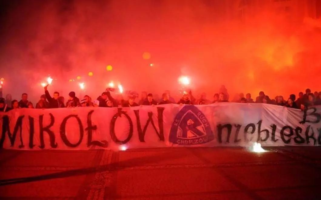 W sobotę AKS Mikołów zapełni się kibicami Ruchu Chorzów!/fot. Ruch Chorzów (Facebook)