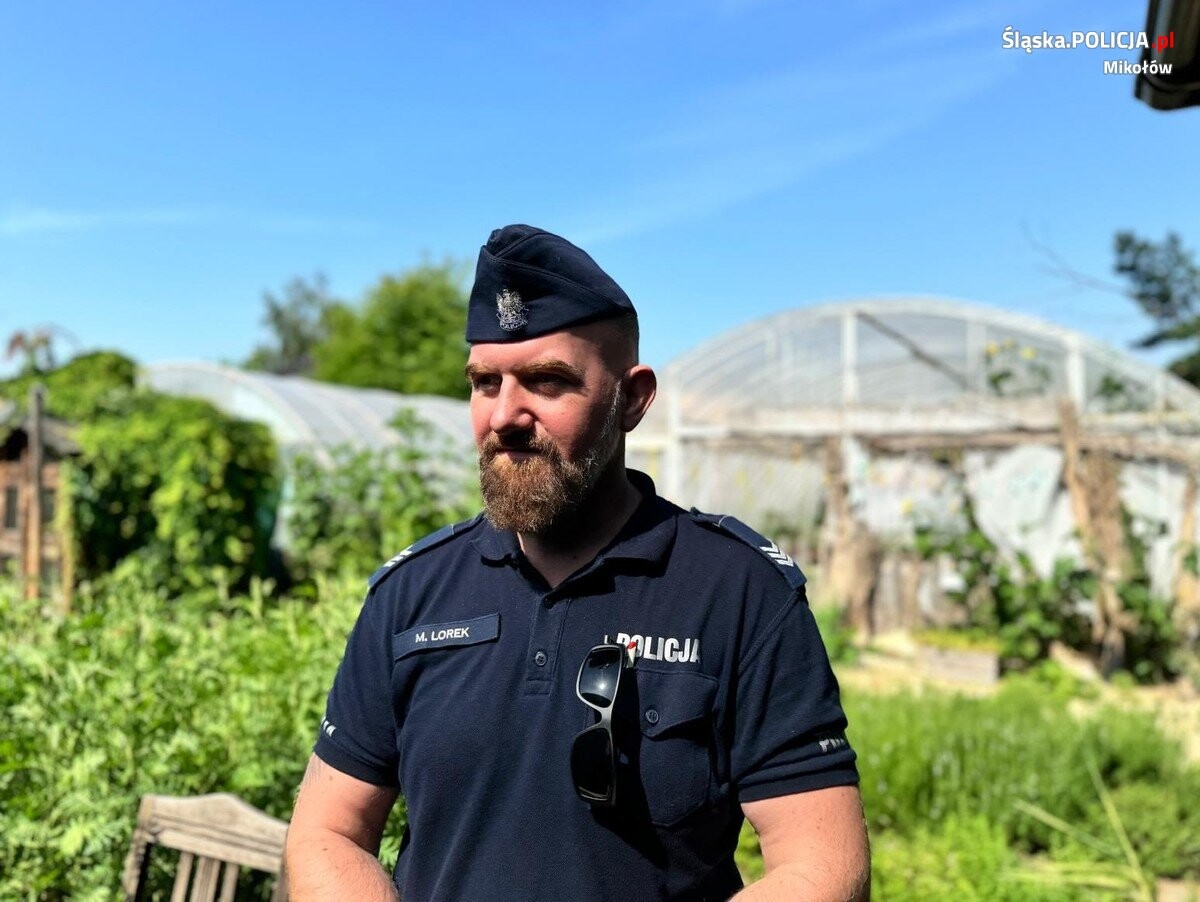 W piątek (28 czerwca) policjanci mikołowskiej komendy wybrali się na spotkanie z uczestnikami miejscowych półkolonii "Niezłe Ziółka" / fot. KPP Mikołów