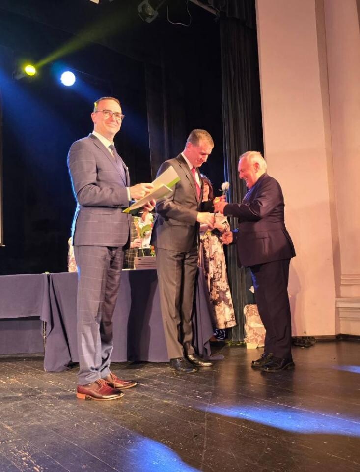 II Mikołowska Gala Aktywnego Seniora za nami. Podczas wydarzenia wręczono tytuł Mikołowskiej Aktywnej Seniorki 2025, który otrzymała Barbara Kozłowska ze Stowarzyszenia Siloe / fot. Dawid Głodkowski