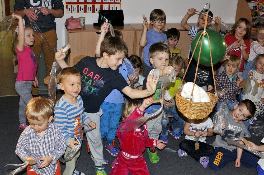 Przedstawienie w przedszkolu "Zaczarowany ogród"