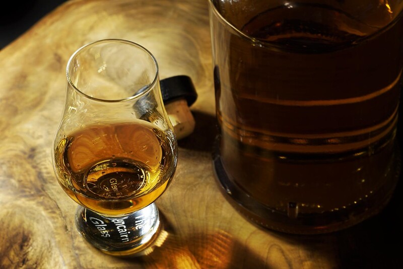 Whisky - jakie składniki są potrzebne do jej produkcji?