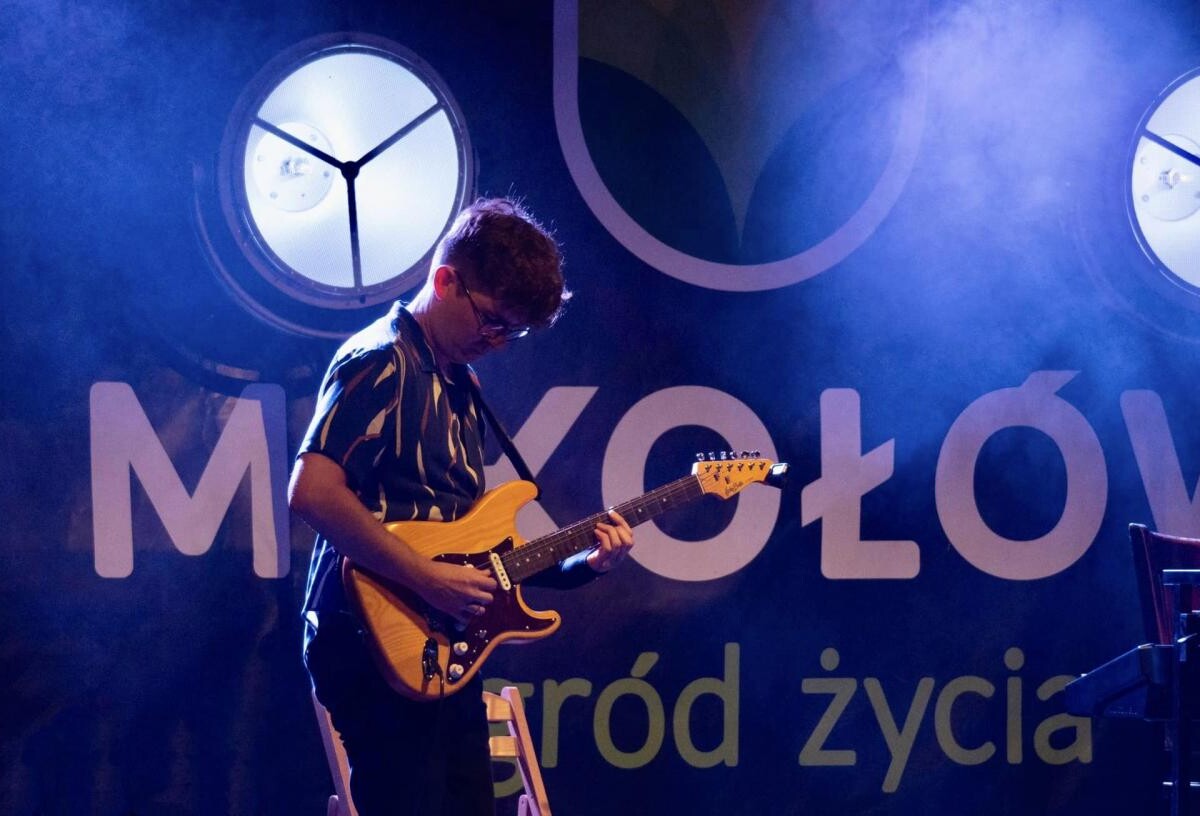 W piątkowy wieczór, 23 sierpnia 2024 roku, na Rynku w Mikołowie odbył się kolejny koncert z cyklu “Letnie Granie” / fot.UM Mikołów (EmK4)