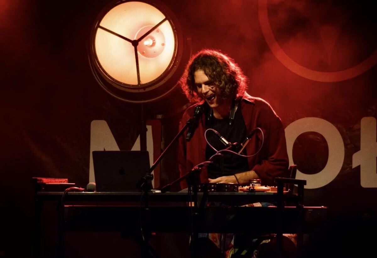W piątkowy wieczór, 23 sierpnia 2024 roku, na Rynku w Mikołowie odbył się kolejny koncert z cyklu “Letnie Granie” / fot.UM Mikołów (EmK4)