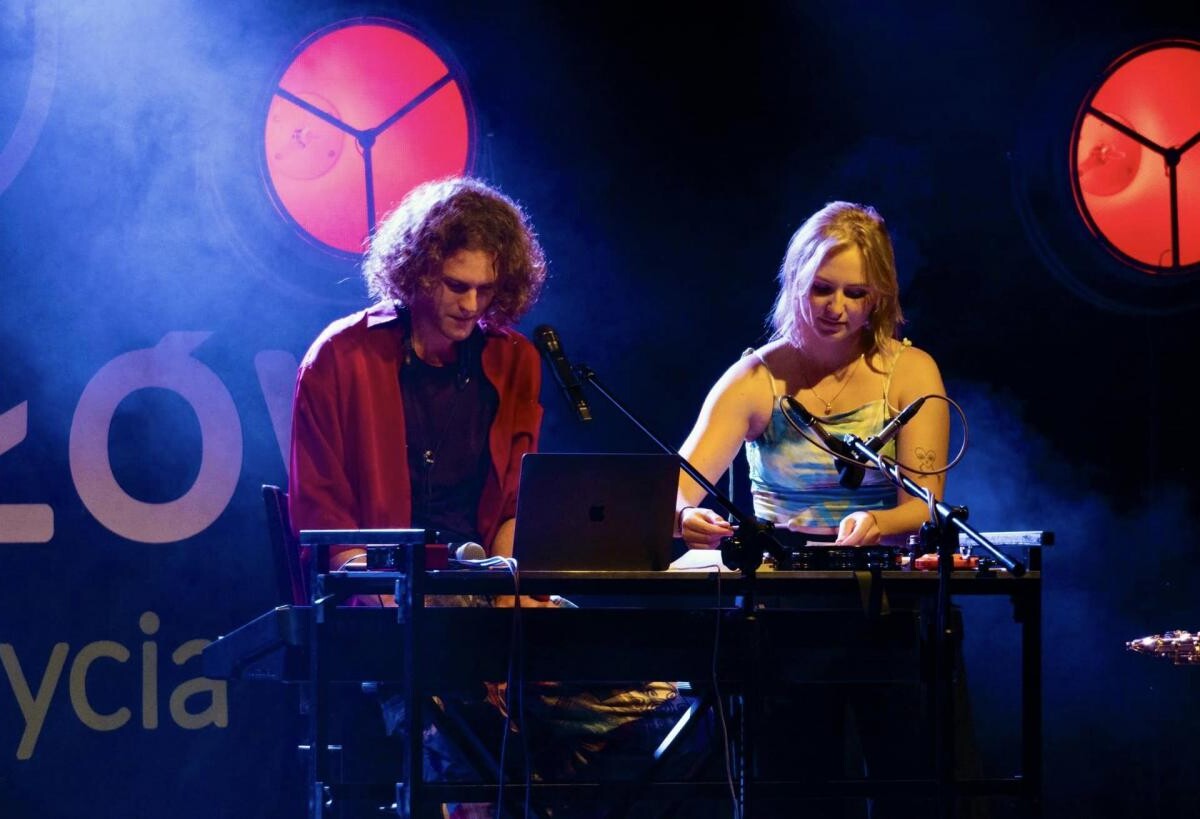 W piątkowy wieczór, 23 sierpnia 2024 roku, na Rynku w Mikołowie odbył się kolejny koncert z cyklu “Letnie Granie” / fot.UM Mikołów (EmK4)