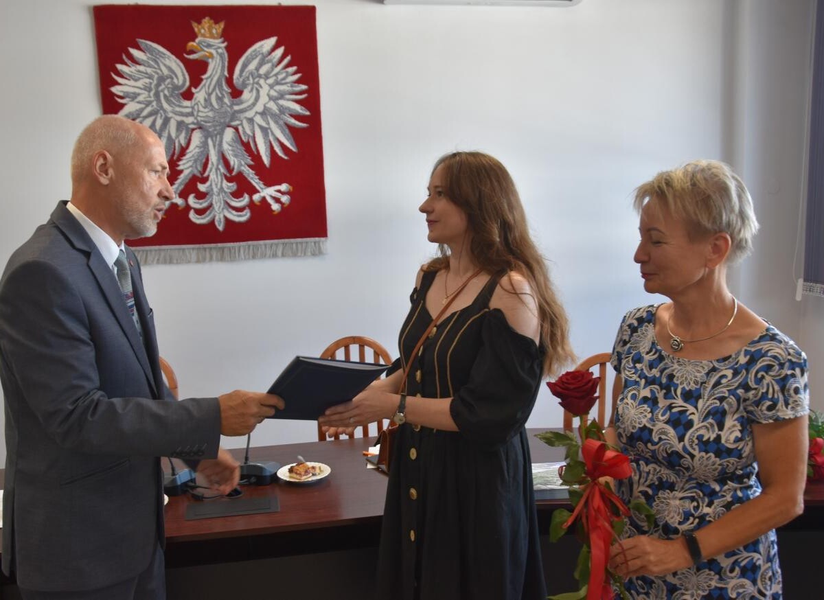 W dniu 30 sierpnia w Starostwie Powiatowym w Mikołowie miała miejsce uroczystość wręczenia aktów mianowania na stopień nauczyciela mianowanego /fot. Aktualności Powiatu Mikołowskiego