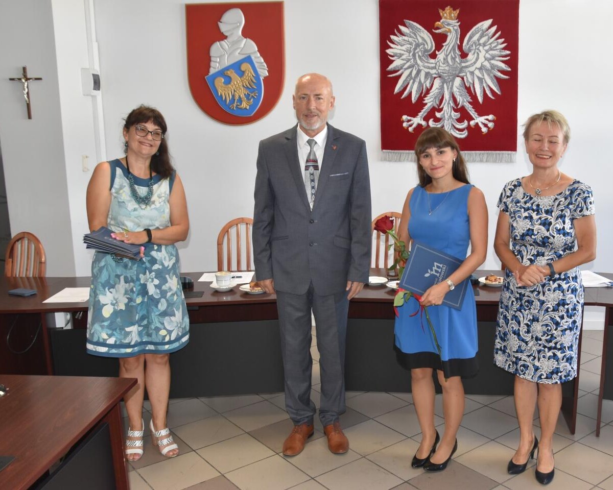 W dniu 30 sierpnia w Starostwie Powiatowym w Mikołowie miała miejsce uroczystość wręczenia aktów mianowania na stopień nauczyciela mianowanego /fot. Aktualności Powiatu Mikołowskiego