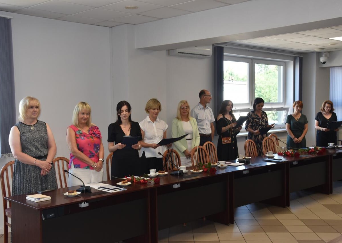 W dniu 30 sierpnia w Starostwie Powiatowym w Mikołowie miała miejsce uroczystość wręczenia aktów mianowania na stopień nauczyciela mianowanego /fot. Aktualności Powiatu Mikołowskiego
