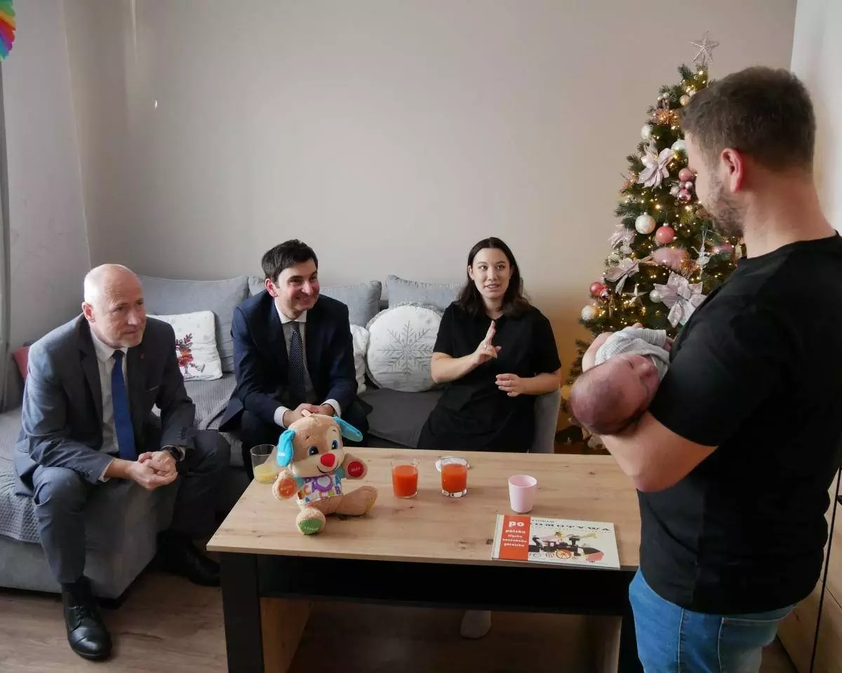 Kilka dni temu poinformowaliśmy Was o narodzinach Tymona Matuszczyka - pierwszego noworodka, który przyszedł na świat w Szpitalu Powiatowym w Mikołowie w tym roku / fot. Starostwo Powiatowe w Mikołowie