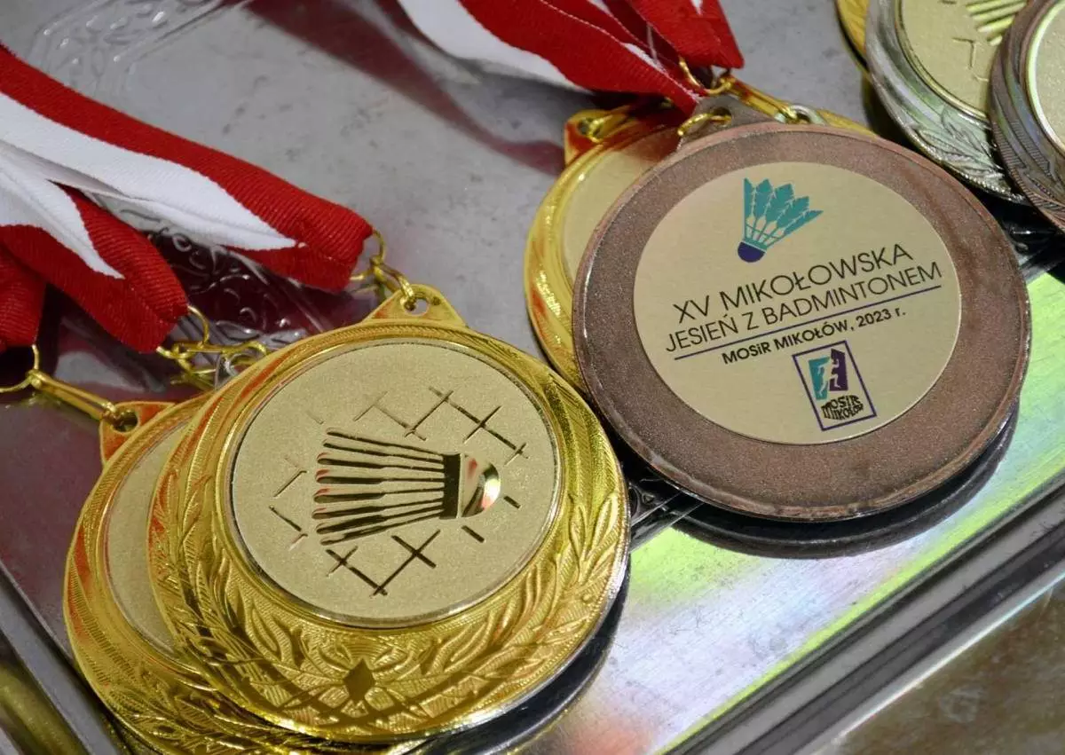 18 listopada br. w Hali Sportowej MOSiR Mikołów odbył się coroczny turniej badmintona, w którym udział wzięli uczniowie szkół podstawowych, młodzież szkół średnich oraz seniorzy. / fot. MOSiR Mikołów