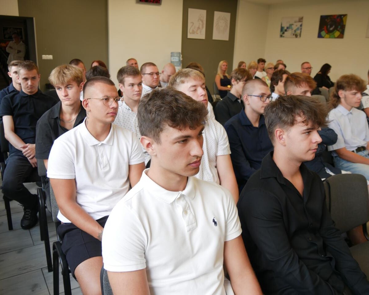 W Zespole Szkół Technicznych w Mikołowie odbyło się uroczyste zakończenie roku / fot. Aktualności Powiatu Mikołowskiego FB